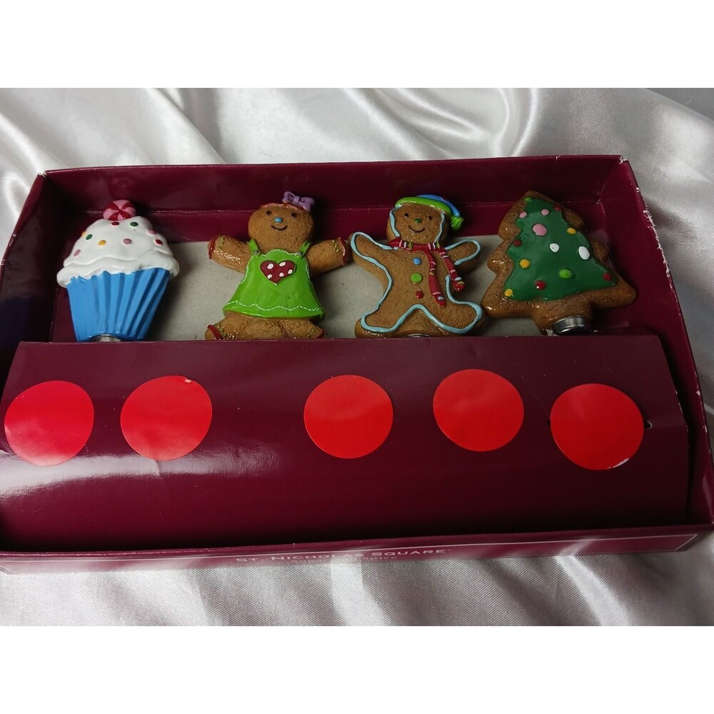 ST. NICHOLAS SQUARE SET OF 4 CHRISTMAS SPREADERS